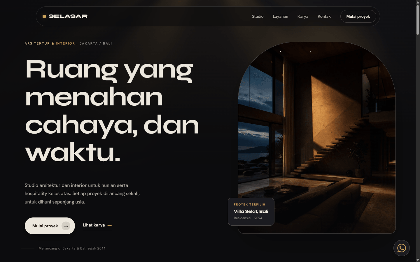 Website SELASAR dalam frame laptop